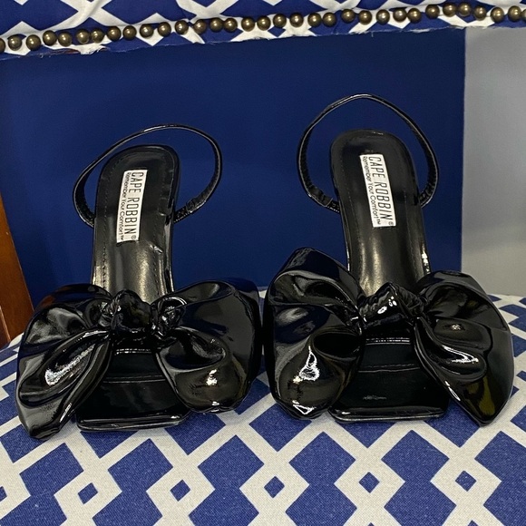 Black shiny big bow sling backs Cape Robbin - Picture 7 of 7